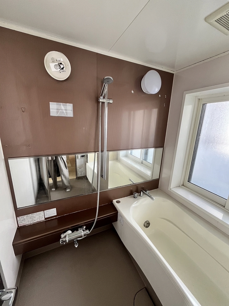 リノベーション前：施工前の降ろ。茶色と白。