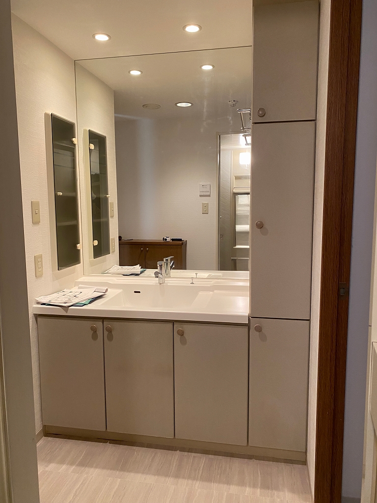 リノベーション前：既存の洗面化粧台