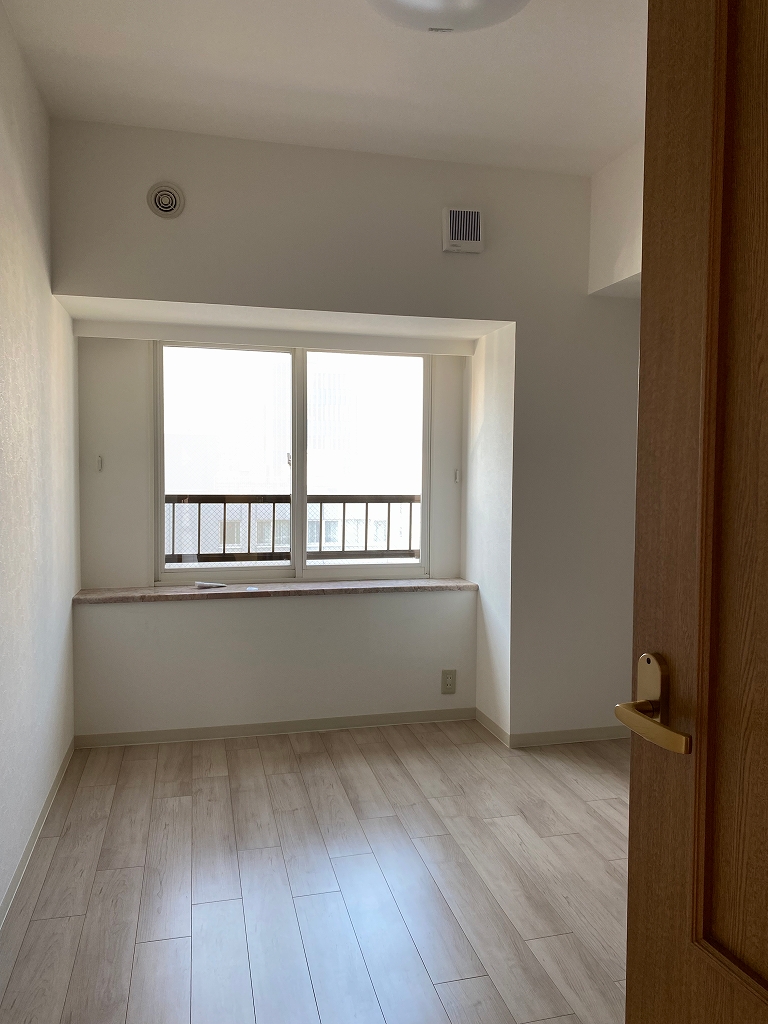 リノベーション前：既存子供部屋の窓側