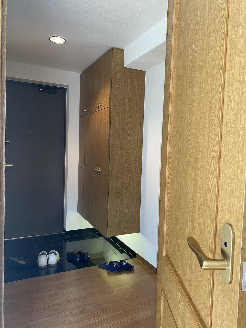 リノベーション前：既存の玄関ホール