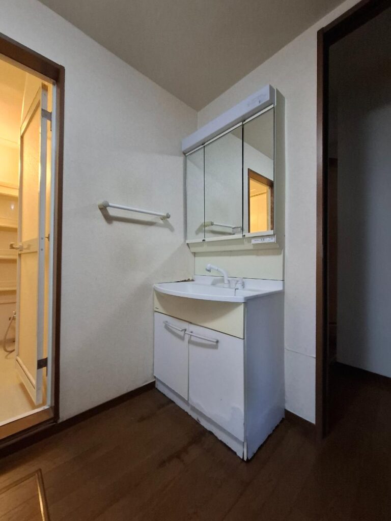 リノバーション前：洗面化粧台